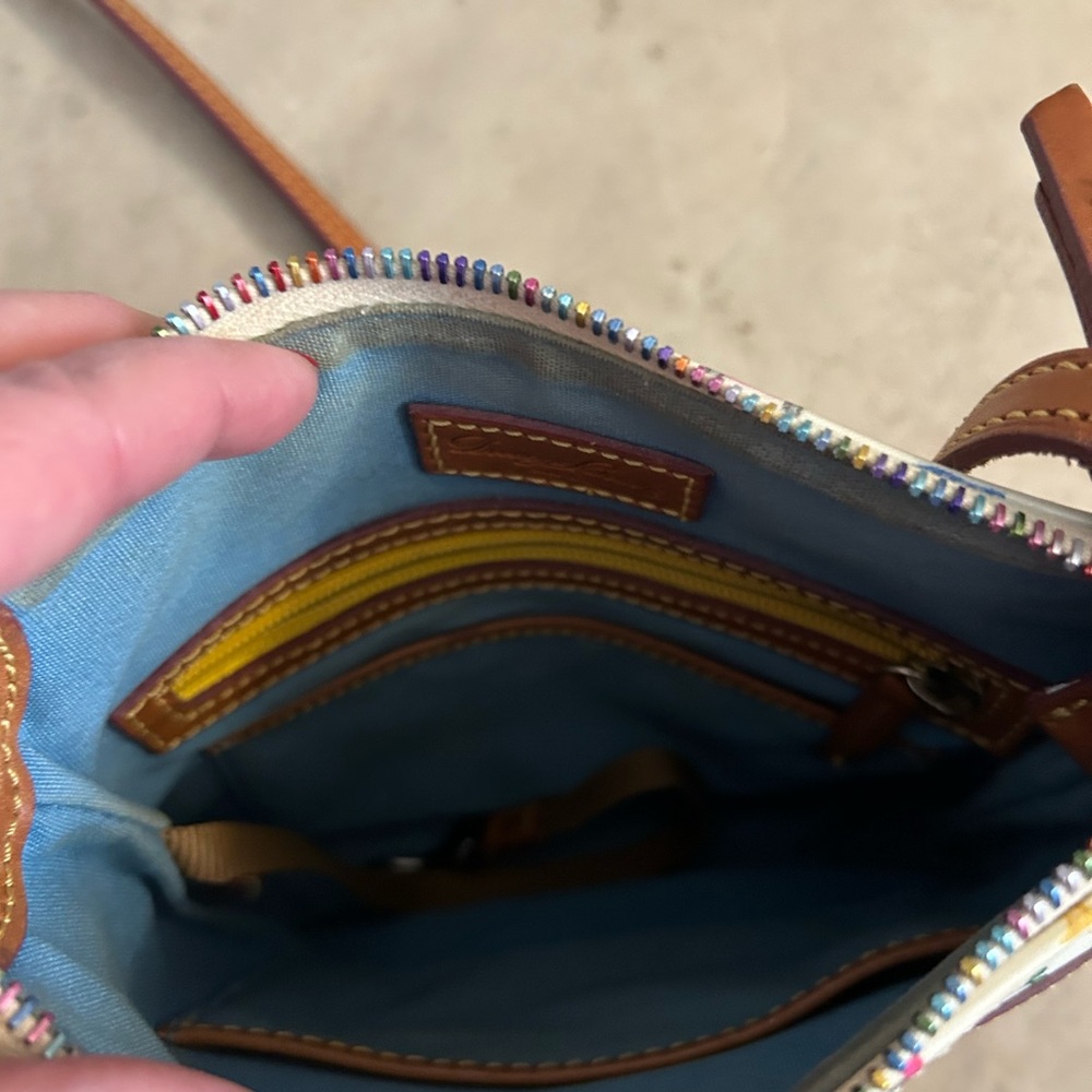 Dooney & Bourke Signature Rainbow Crossbody 1975 Print - Picture 5 of 8